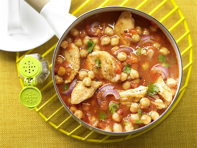 Recette libanaise ragoût de blancs de poulet aux pois chiches et tomates